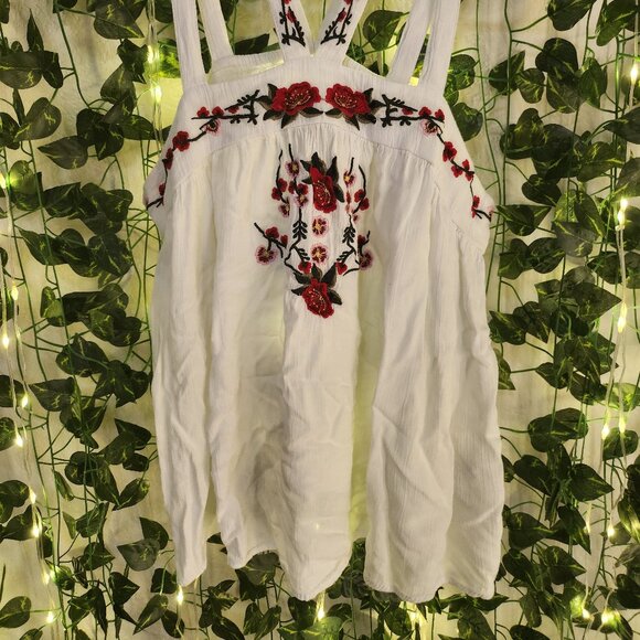 Francescas White top with red flowers - Picture 3 of 4